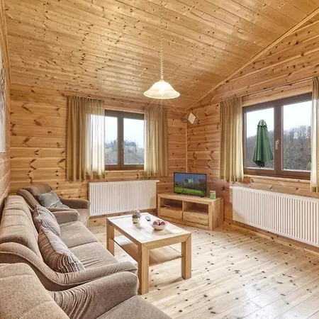 3 Bedroom In Holiday home